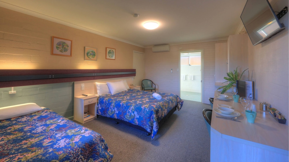 Standard Suite, 1 Bedroom, Non Smoking, Balcony (Twin Room) photo 2