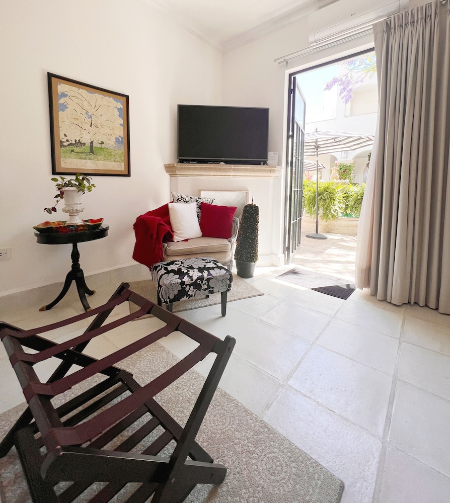 Deluxe Double Room, 1 King Bed, Courtyard View photo 1