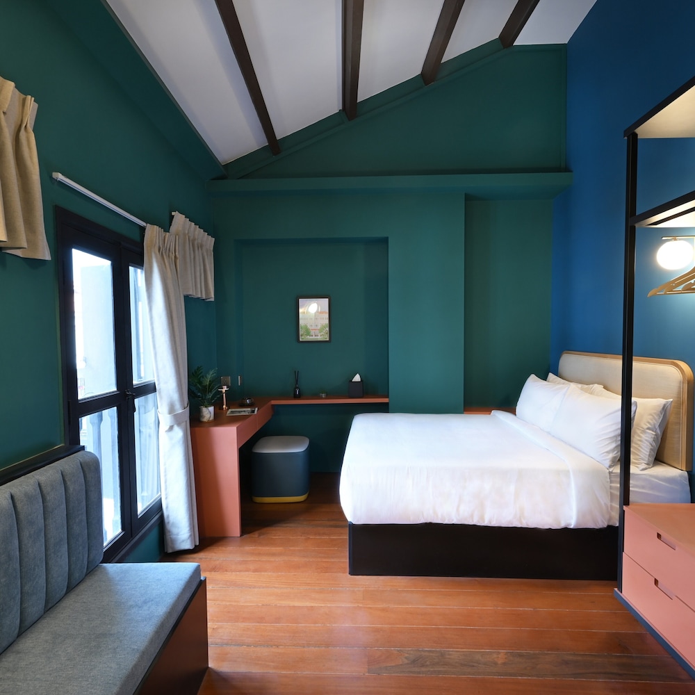 Deluxe Double Room, 1 Queen Bed, Ensuite, City View photo 2