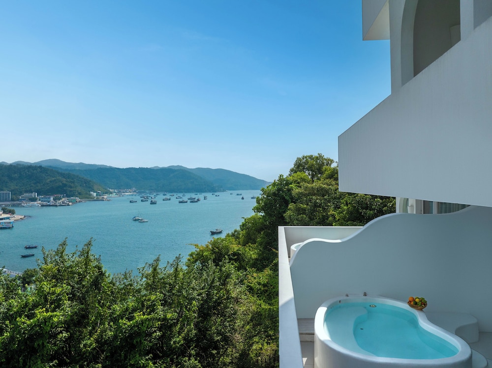 Honeymoon Double Room, 1 Queen Bed, Partial Ocean View