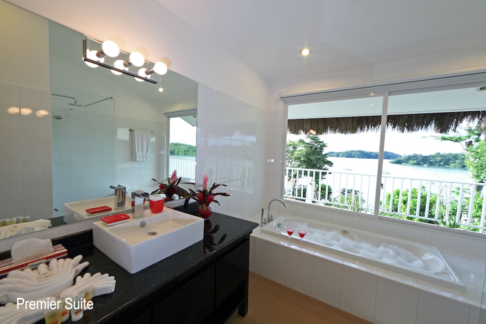Premier Suite, 2 Bedrooms, Hot Tub, Sea Facing photo 2