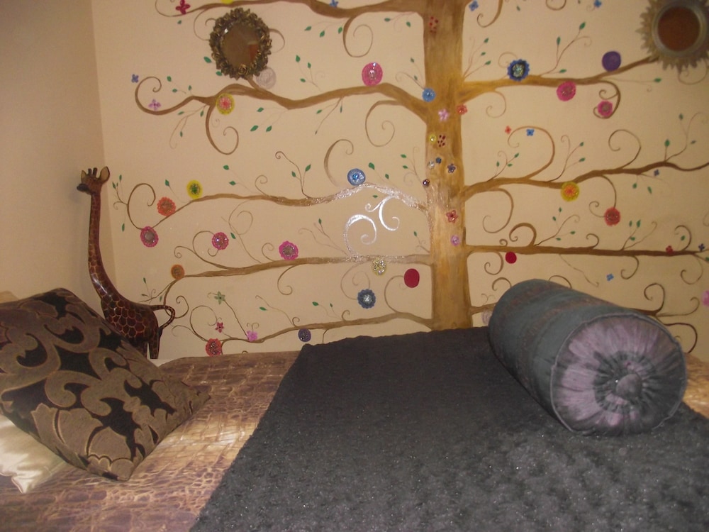 Elite Room, 1 Double Bed, Private Bathroom, Park View photo 3