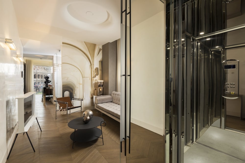 Junior Suite, 1 King Bed (Colosseum View)
