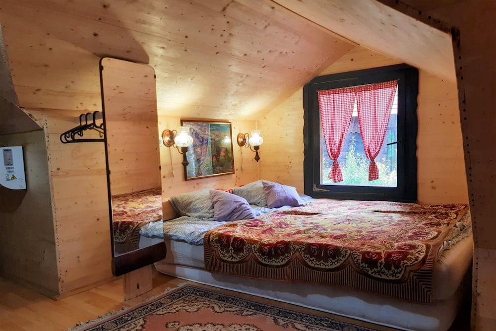 Family House, Multiple Bedrooms, Mountainside (Chalet Birchwood With Whirlpool and)