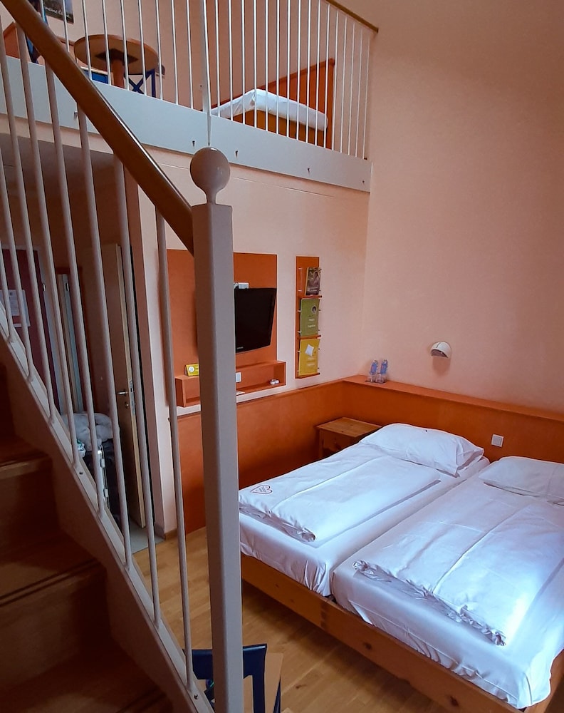 Comfort-Quintuple Room photo 3