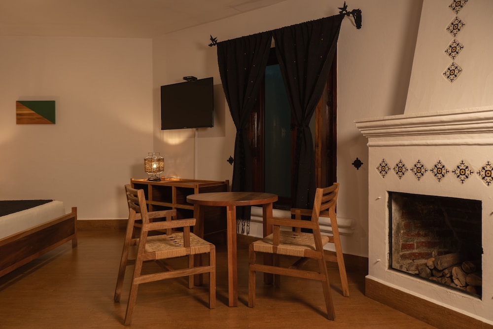 Superior Room, 1 King Bed - Photo 5