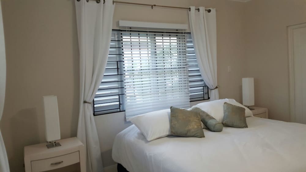 Luxury Apartment, 2 Bedrooms, Kitchen, Garden View