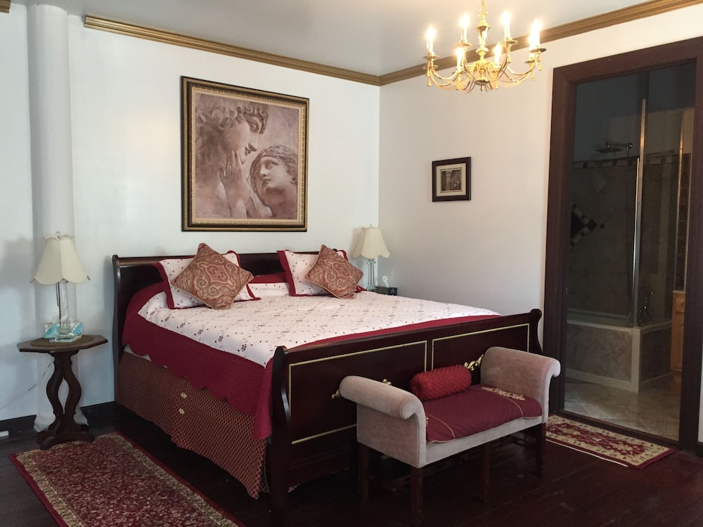 Luxury Suite, 1 King Bed, Private Bathroom (Michael Angelo) photo 1