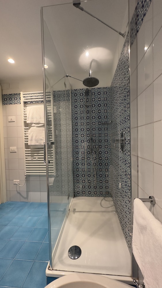 Standard Double or Twin Room, Balcony - Photo 4