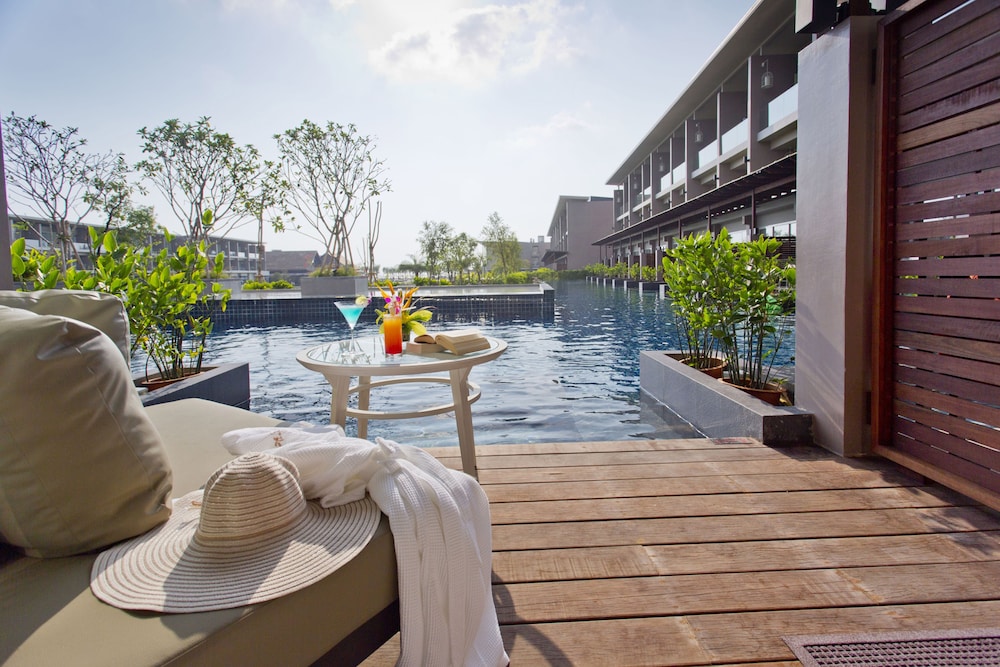 Family Pool Access photo 2