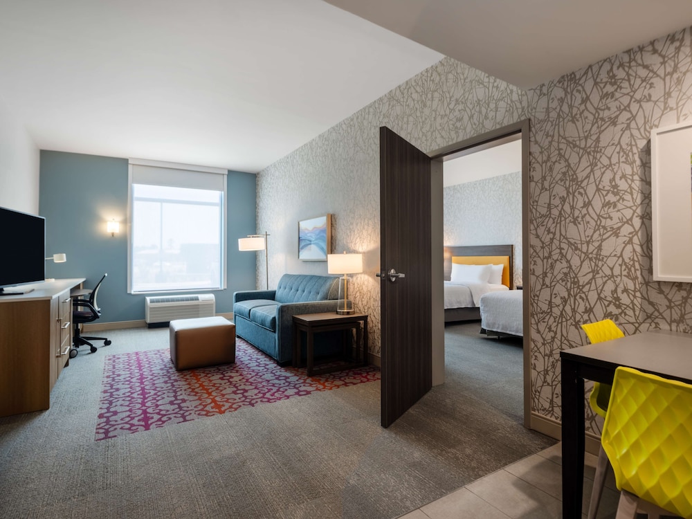 Suite, 2 Queen Beds, Accessible (Roll-In Shower) - Photo 2
