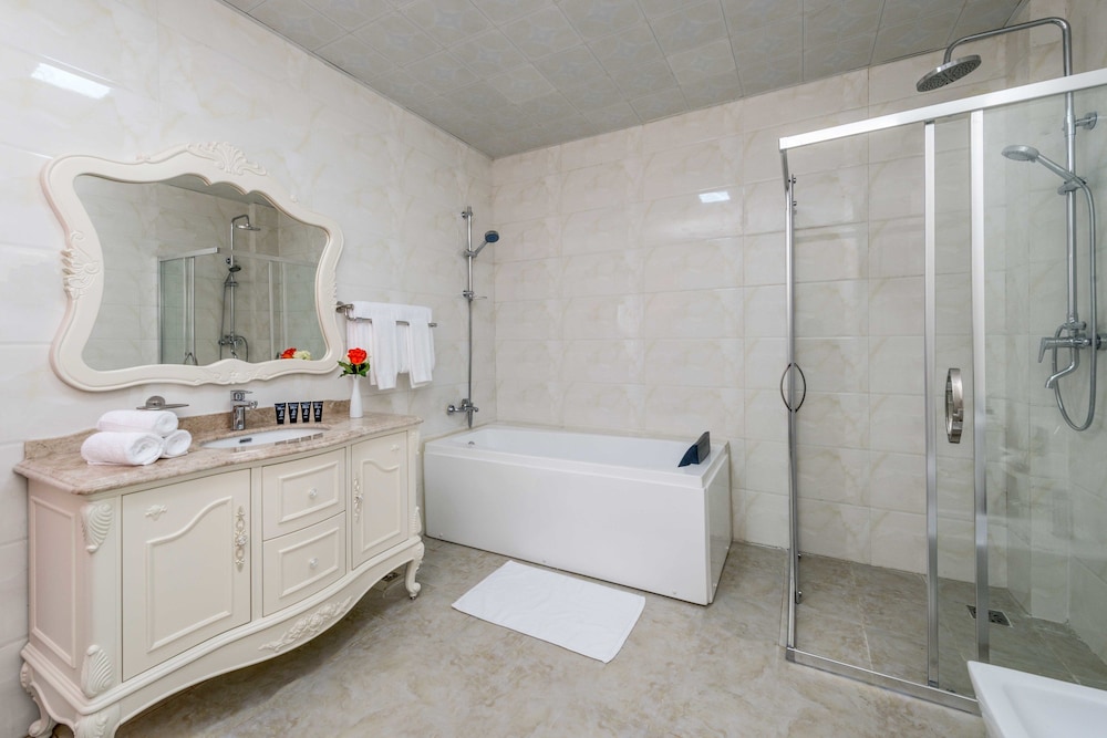Presidential Suite, Pool Access photo 3
