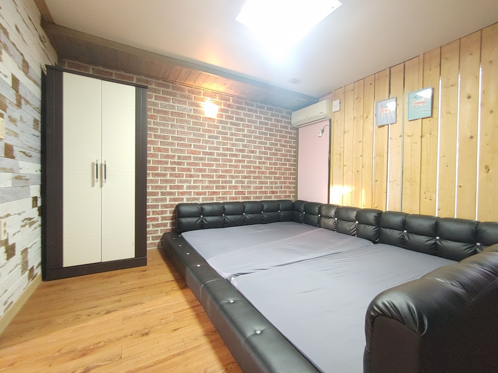 Family Twin Room (23 PY, Deulgukwa) photo 2