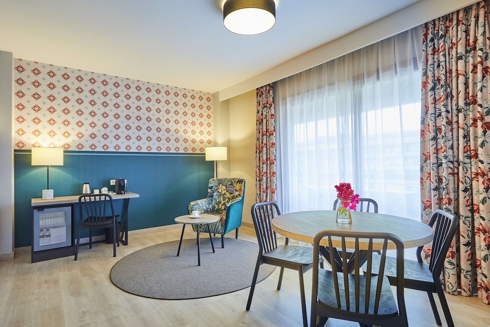 Superior Suite, Terrace thumbnail 6