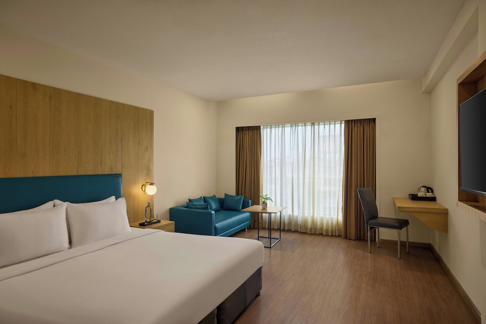 Premium Room, 1 King Bed (View) photo 1