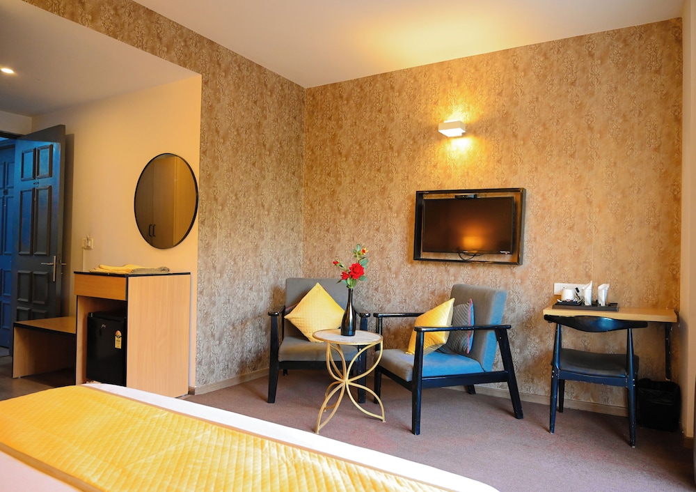 Deluxe Double Room, Balcony, City View photo 3