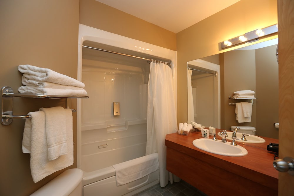 Superior Room, 2 Queen Beds and 1 Sofa Bed (River view) photo 3