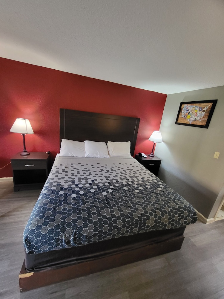 Room, 1 King Bed, Accessible, Non Smoking (Accessible Tub) - Photo 10