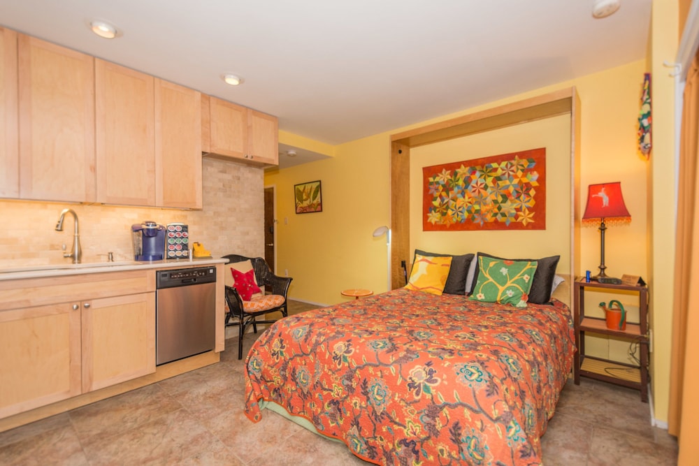 Studio, 1 Queen Bed, Kitchen, Garden Area