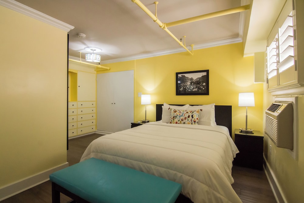 Deluxe Suite