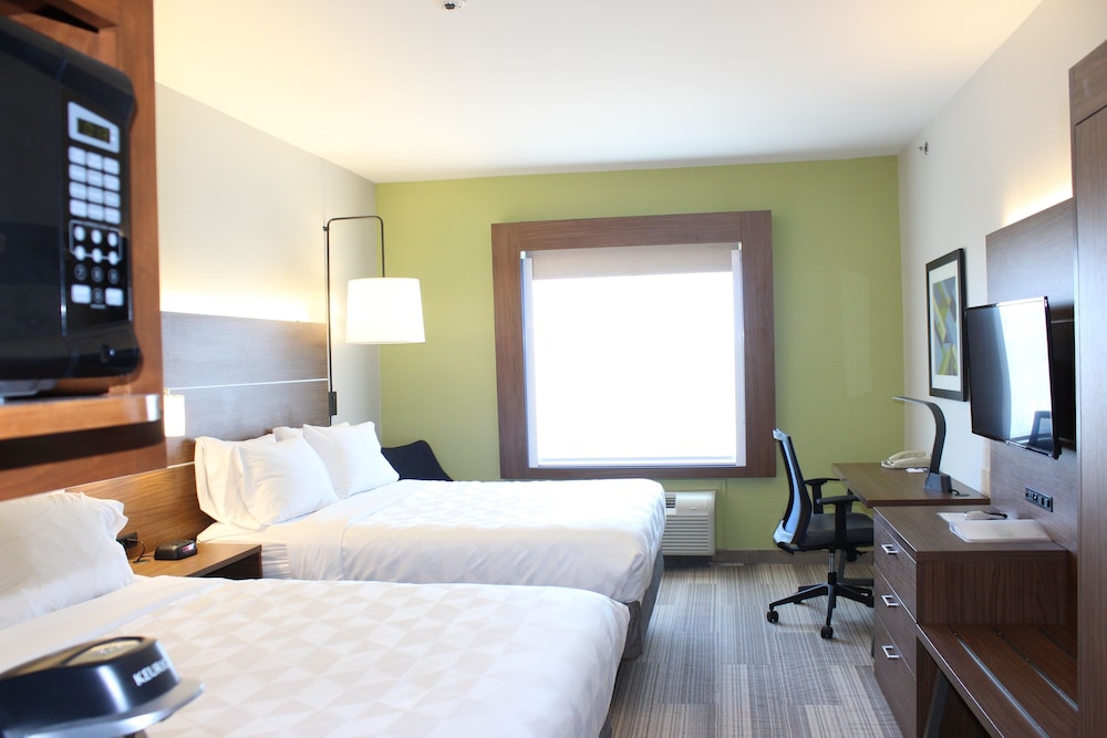 Deluxe Suite, 2 Queen Beds, Accessible, Non Smoking - Photo 4