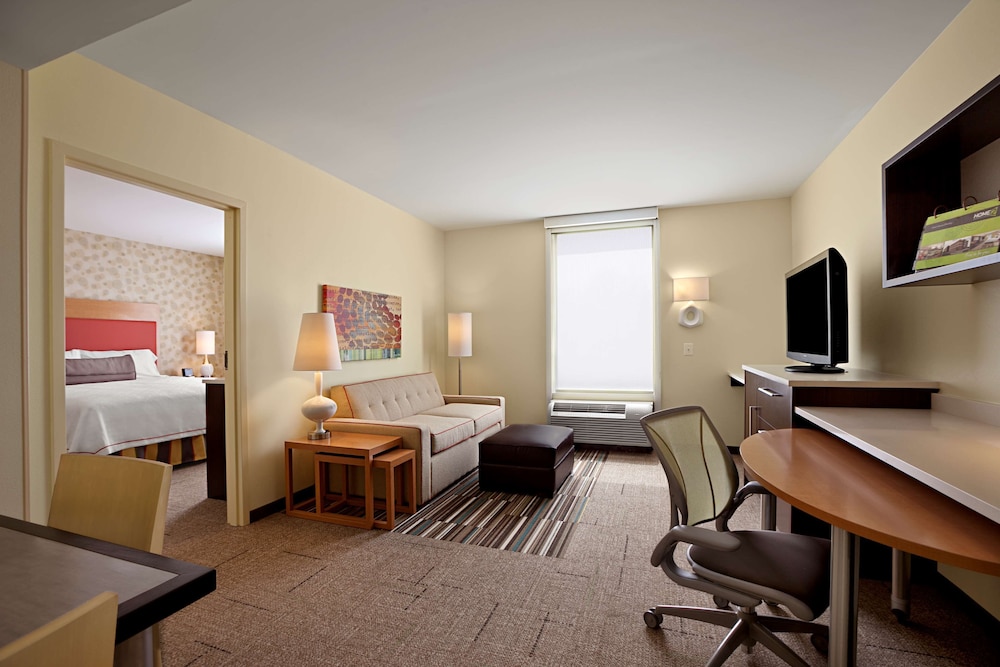 Suite, 1 King Bed, Accessible, Bathtub photo 1