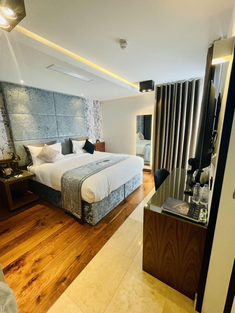 Deluxe Double or Twin Room photo 2