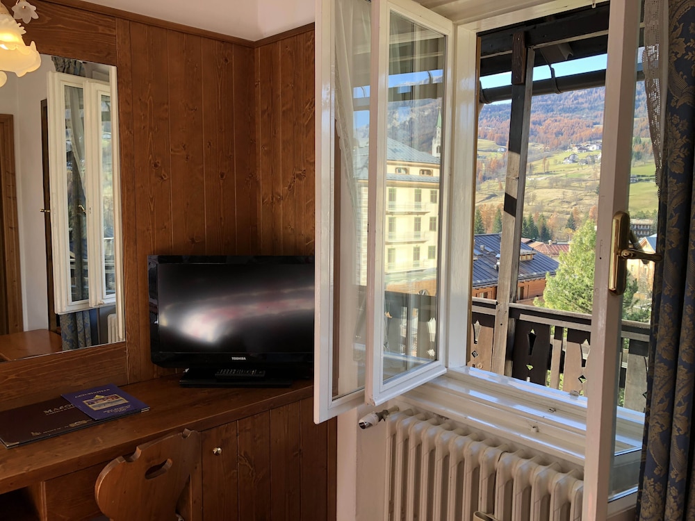 Panoramic Double or Twin Room, Balcony, Mountain View photo 3