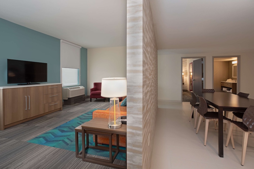 Suite, 2 Bedrooms, Non Smoking - Photo 9