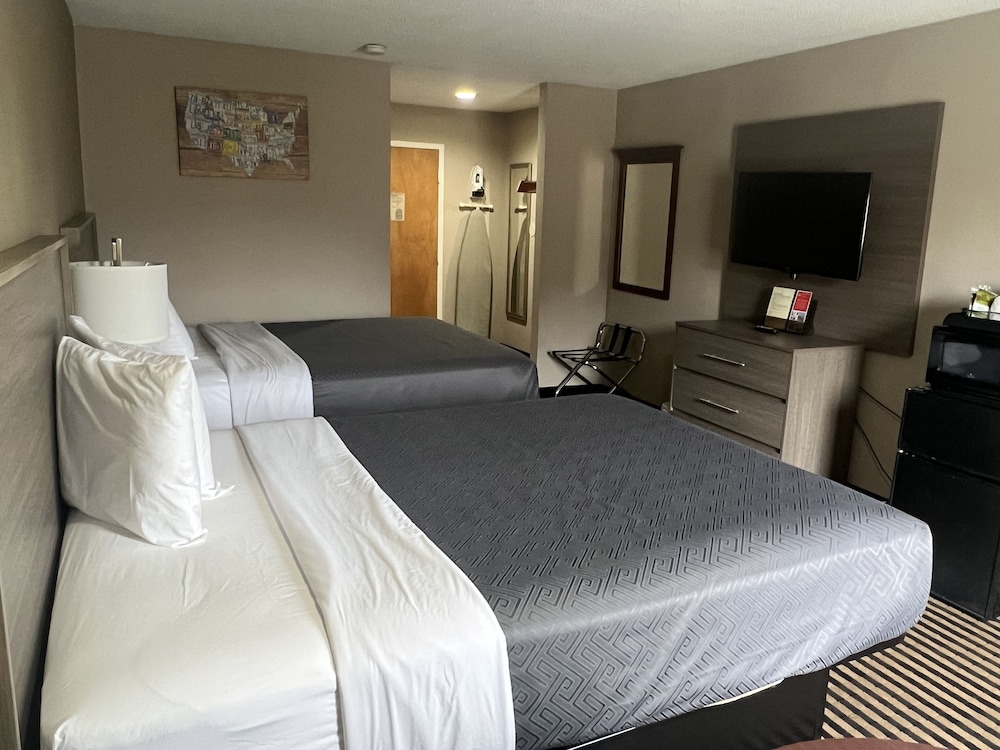Room, 2 Queen Beds, Non Smoking - Photo 1