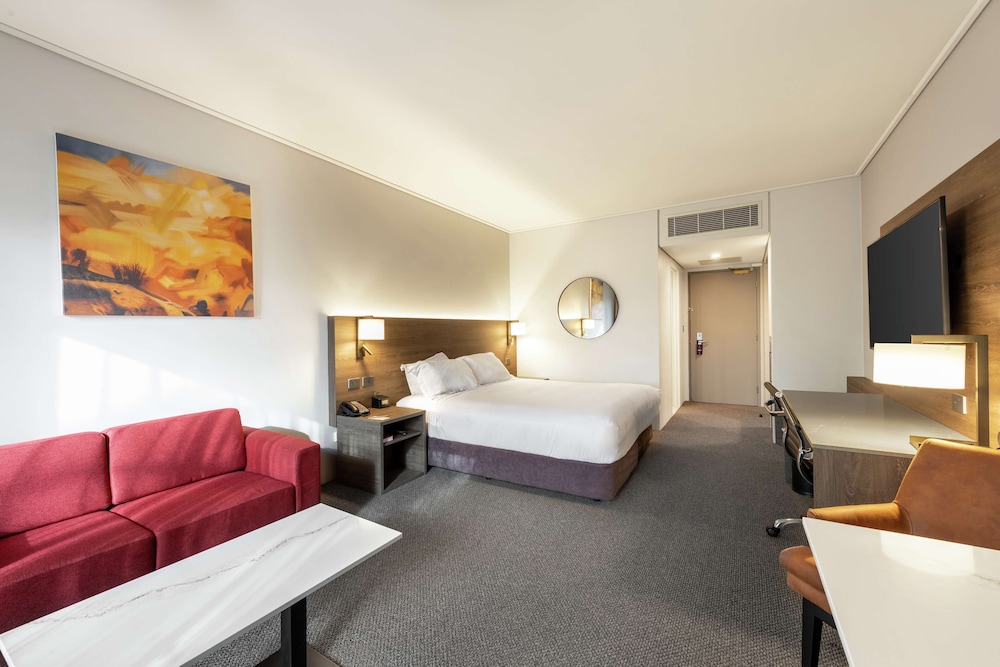Room, 1 King Bed, Mountain View