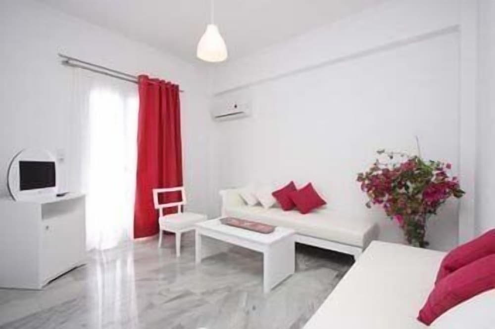 Suite - Photo 8