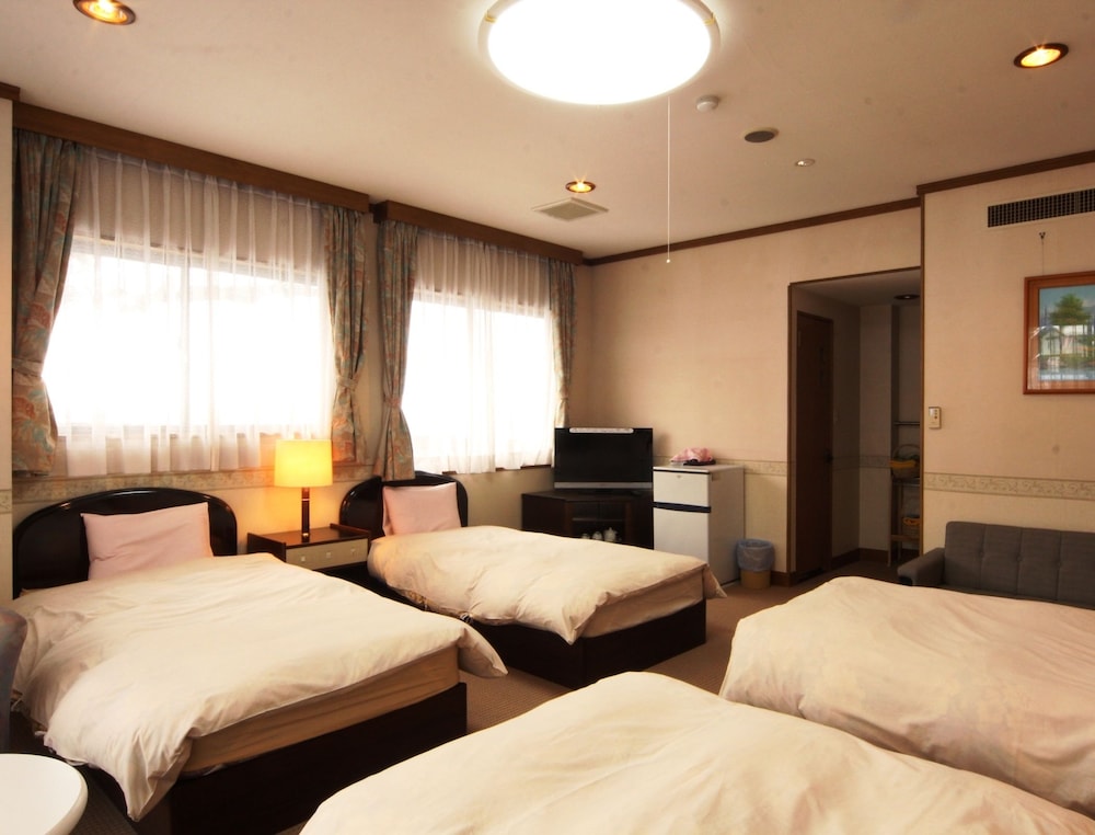 Twin Room, 4 Beds photo 2