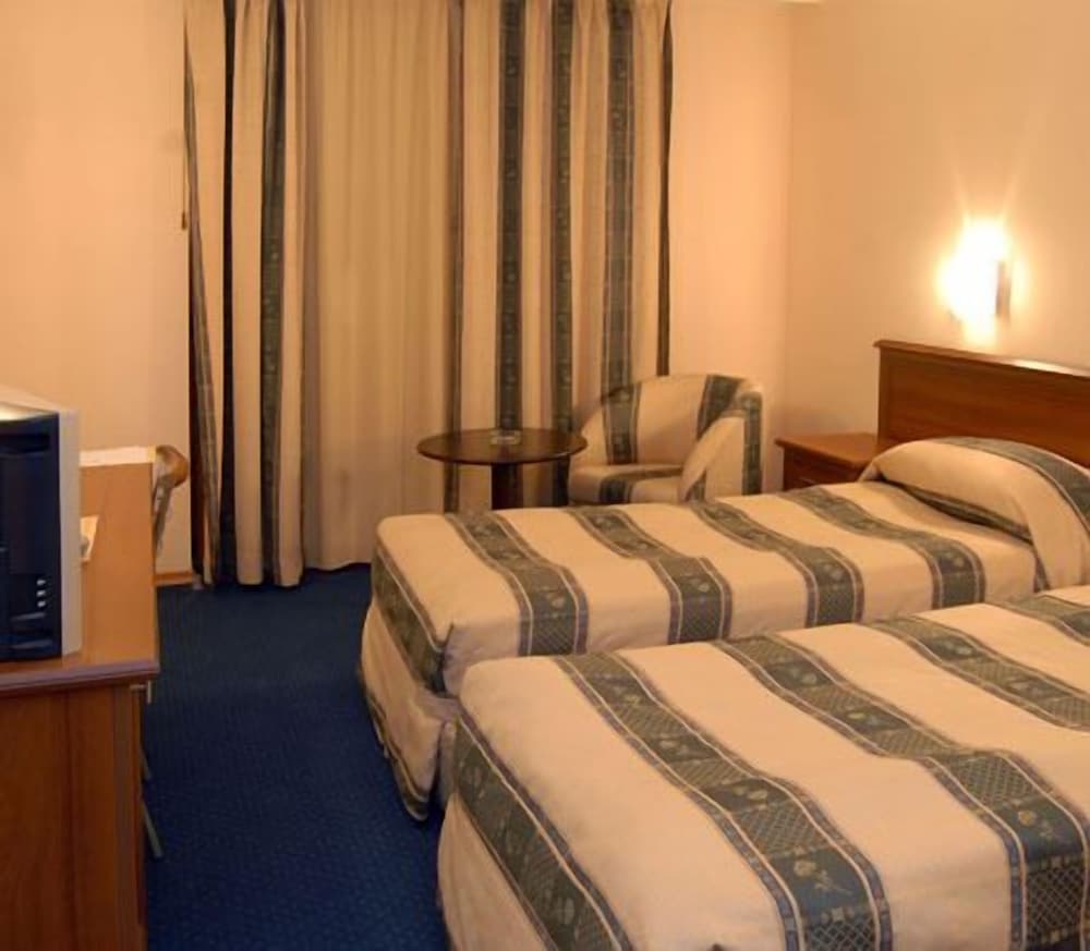 Double or Twin Room (Free Wifi, Fitness & Steam Bath) photo 1