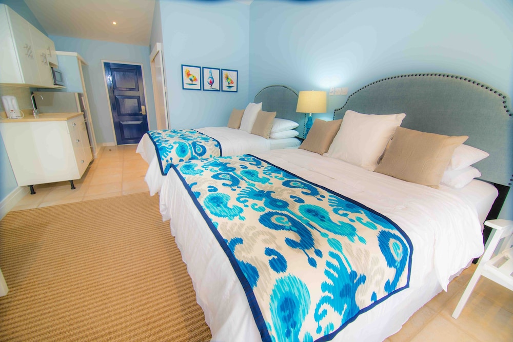 Room, 2 Queen Beds, Kitchenette, Beach View photo 3