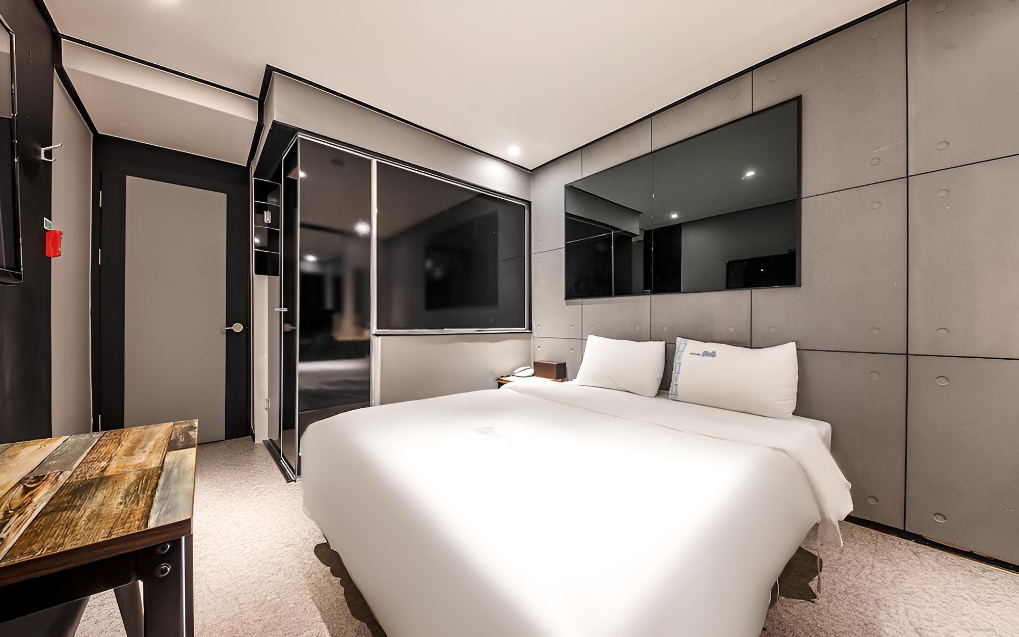 Room (2PC room (LOL Overwatch Netflix avail) - Photo 6