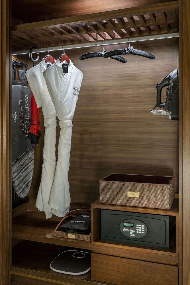 Royal Room, 2 Double Beds (Rock Royalty) thumbnail 5