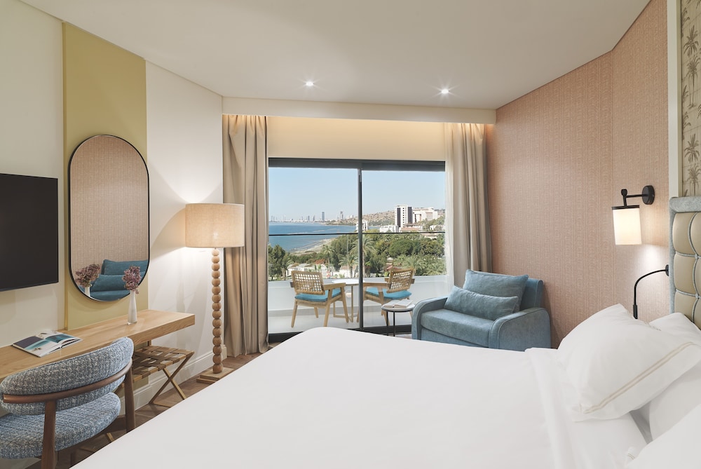 Deluxe Room Sea View - Photo 1