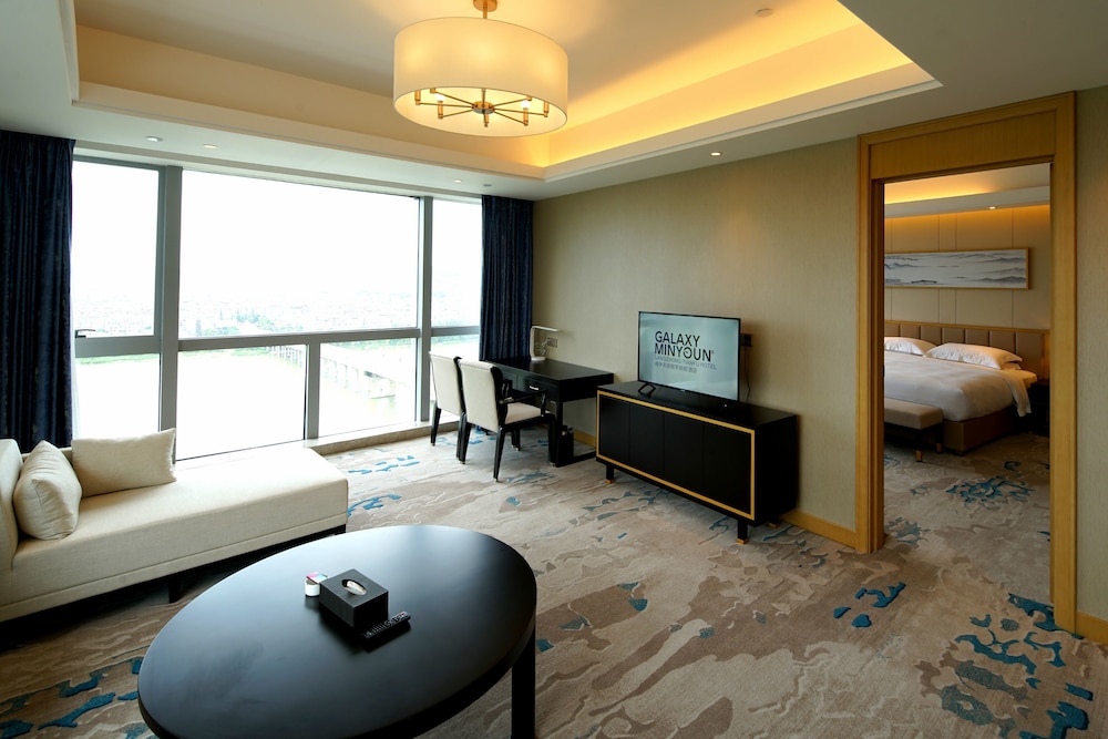 Galaxy Suite, Lake View photo 1