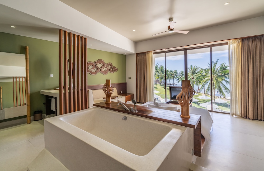 Luxury Suite, Ocean View photo 2