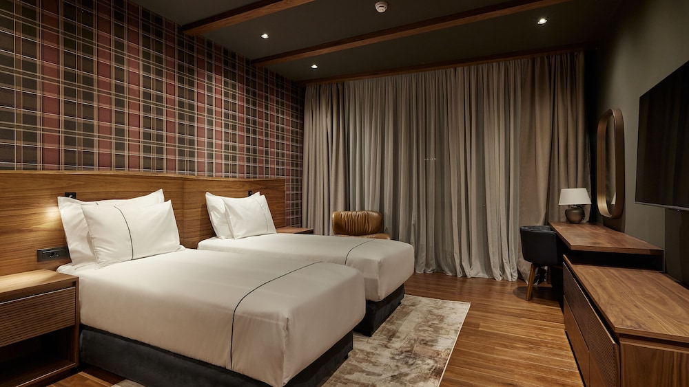 Executive Suite, 2 Bedrooms, Terrace - Photo 4