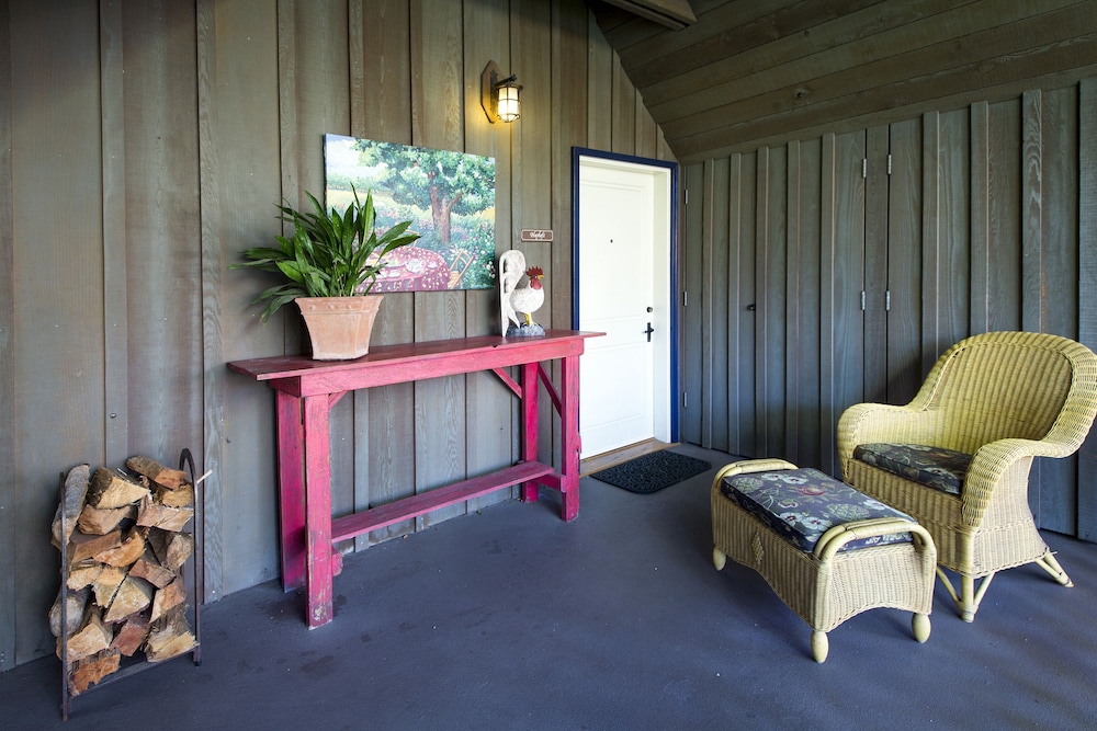 Superior Room, 1 King Bed, Balcony, Fireplace, Garden View (Weathervane) - Photo 4
