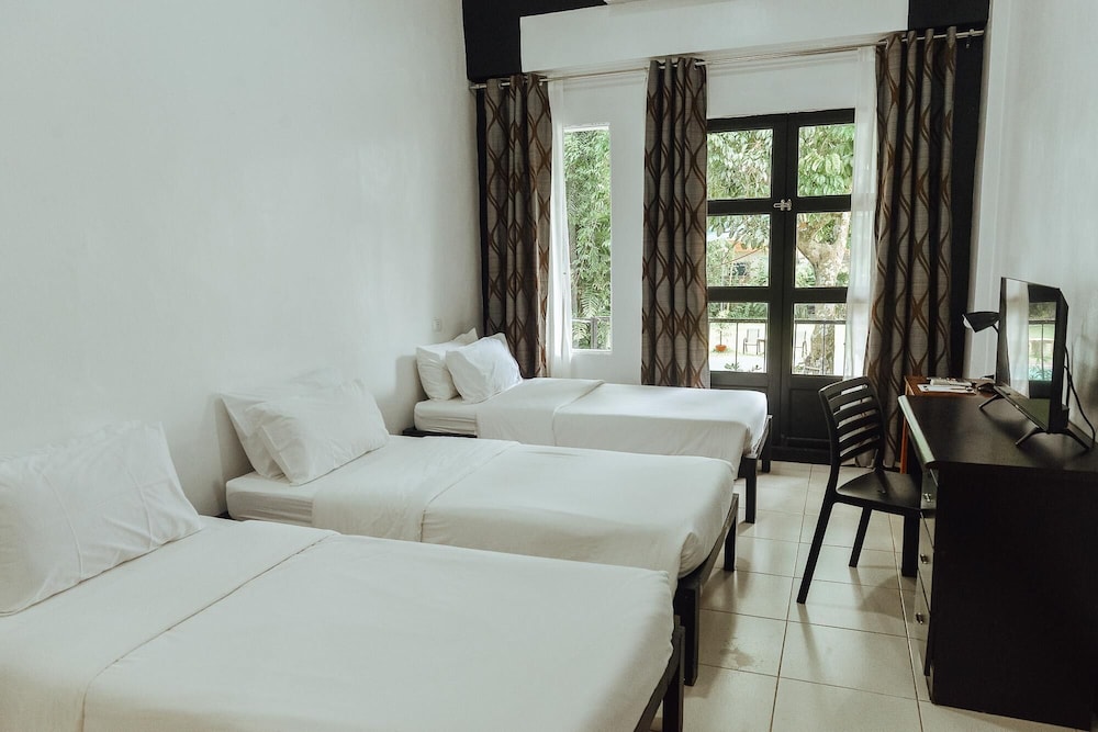Standard Triple Room, 3 Twin Beds, Pool Access, Garden View - Photo 1