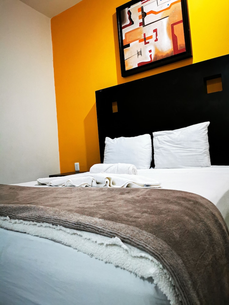 Deluxe Room, 1 Queen Bed
