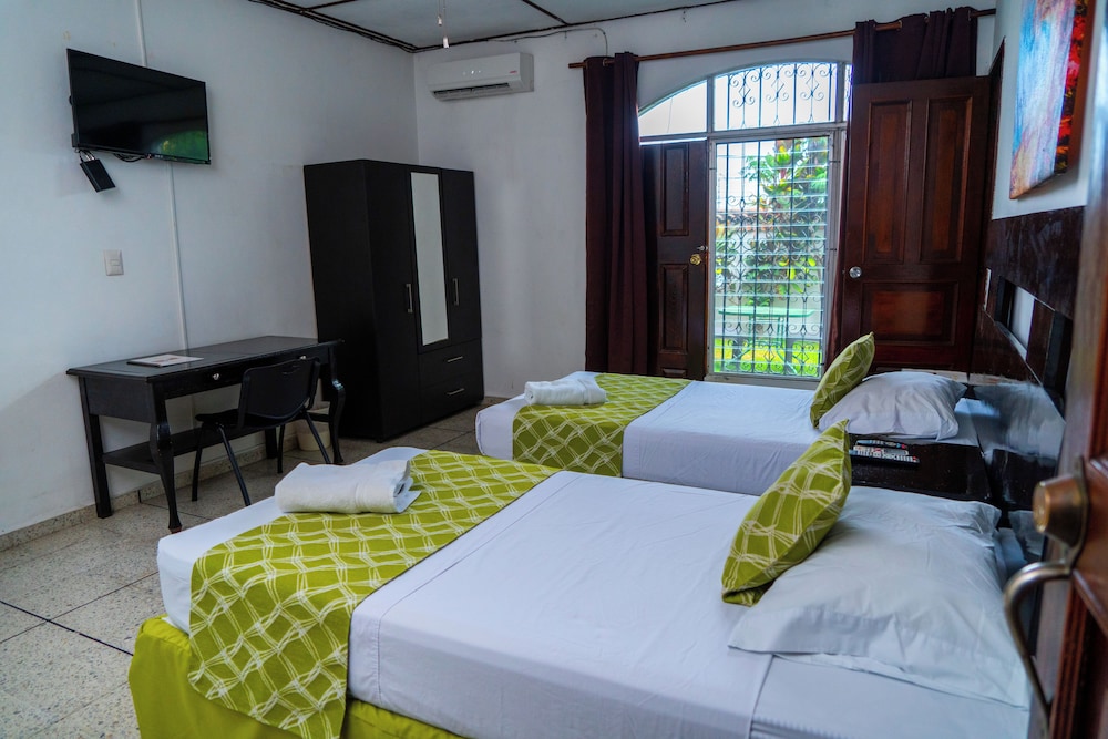 Grand Room, 1 King Bed photo 1