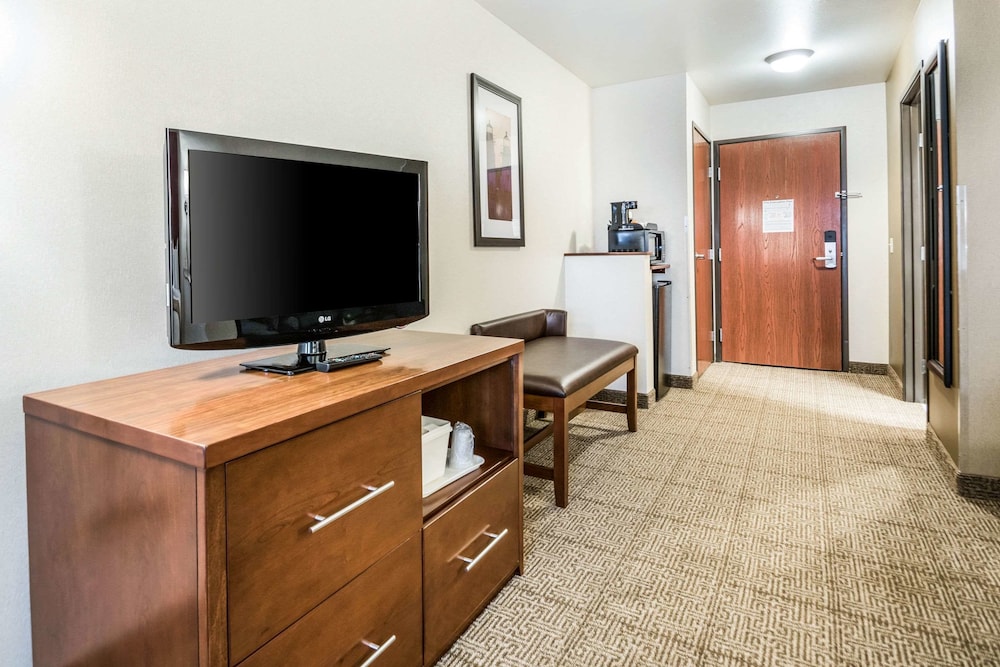 Suite, 2 Queen Beds, Non Smoking - Photo 2