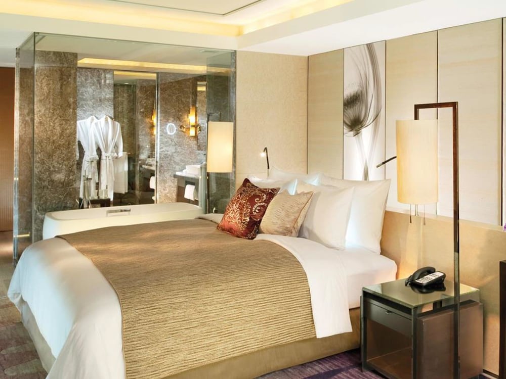 Cabana Room with Direct Pool Access ( Executive Lounge Benefit )