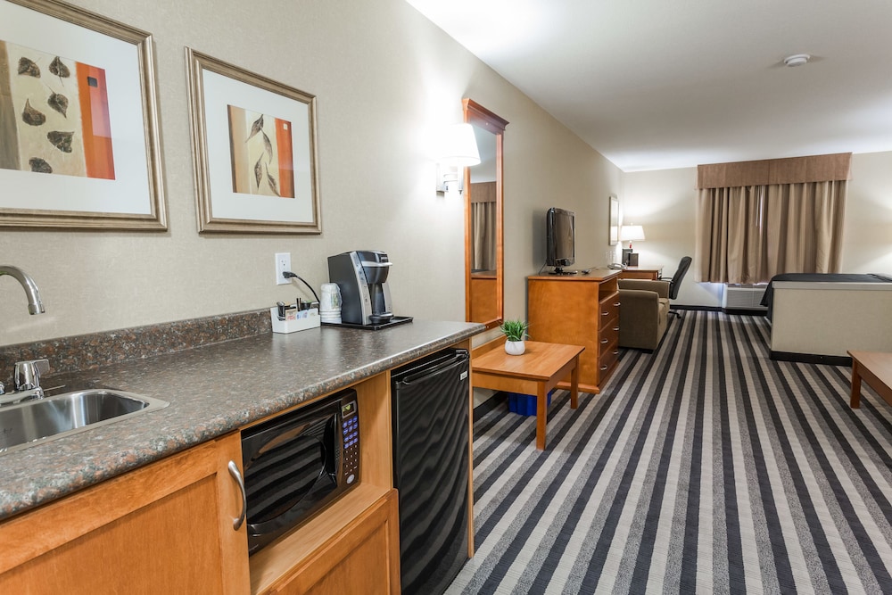 Suite, 1 King Bed, Non Smoking - Photo 3