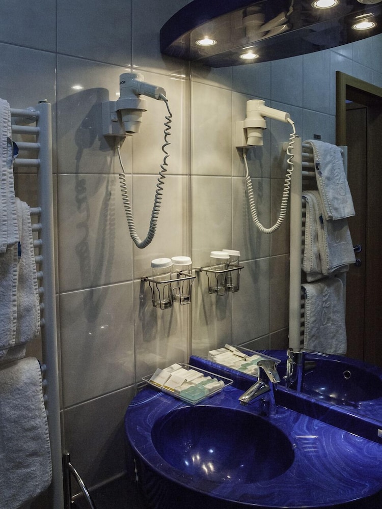 Standard Double Room, Park View - Photo 4