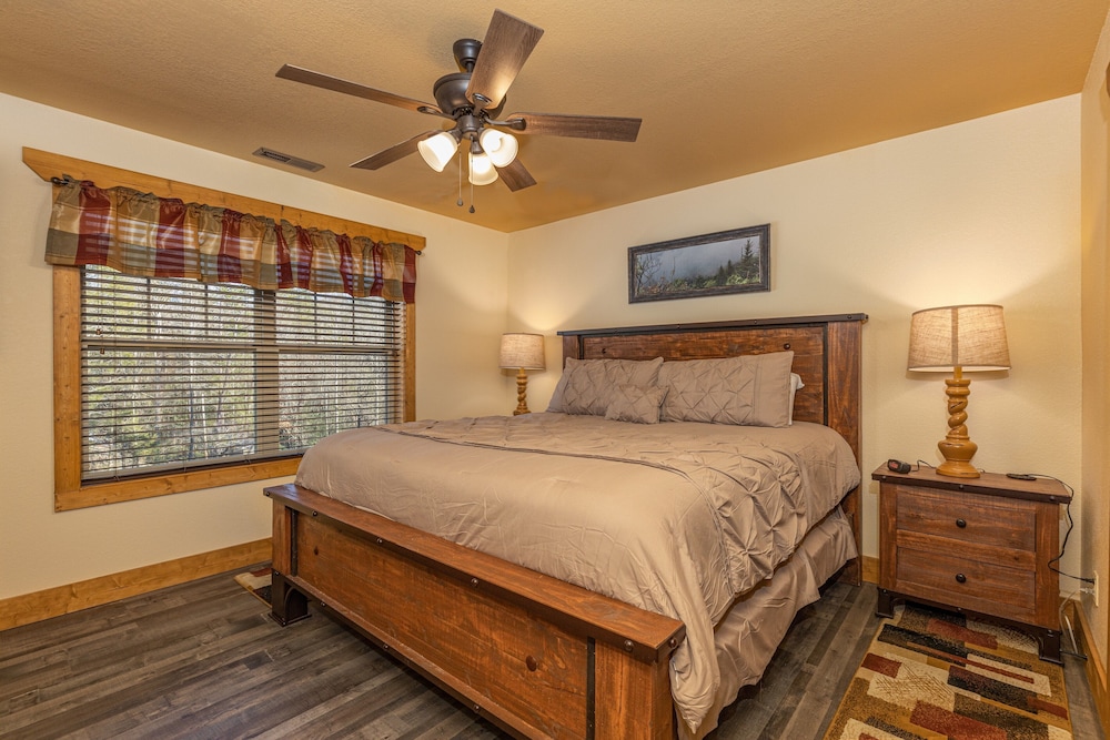 House, Multiple Beds, Hot Tub